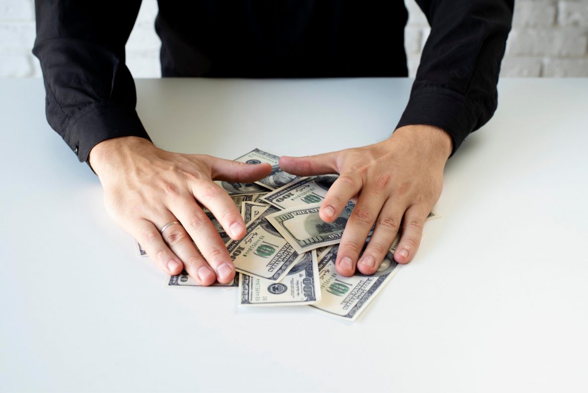 Cara Bijak Mengelola Gaji Pertama: Panduan untuk Keuangan Sehat