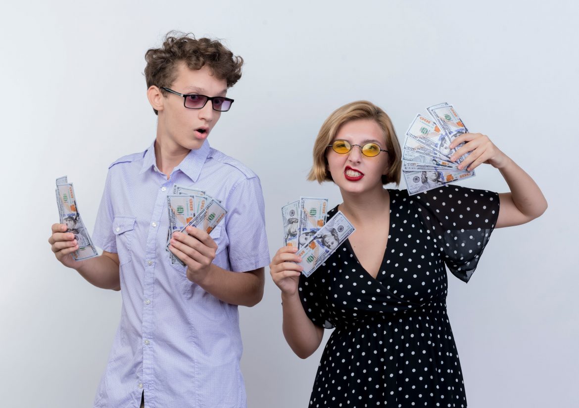 Tips Menabung Bersama Pasangan: Apakah Ini Pilihan yang Tepat?