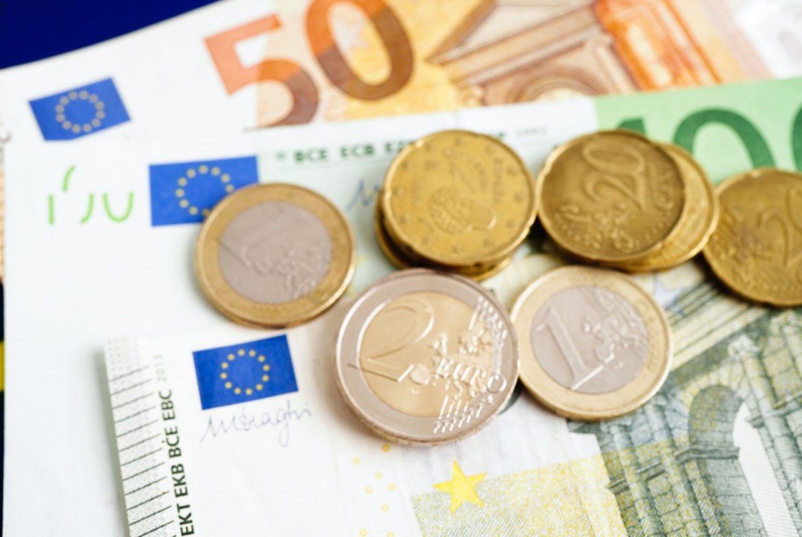 Panduan Lengkap tentang Jenis-Jenis Uang Lembaga, Bahan, Nilai, & Kawasan