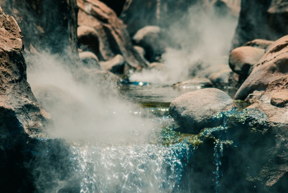 Rekomendasi Pemandian Air Panas di Indonesia untuk Kamu