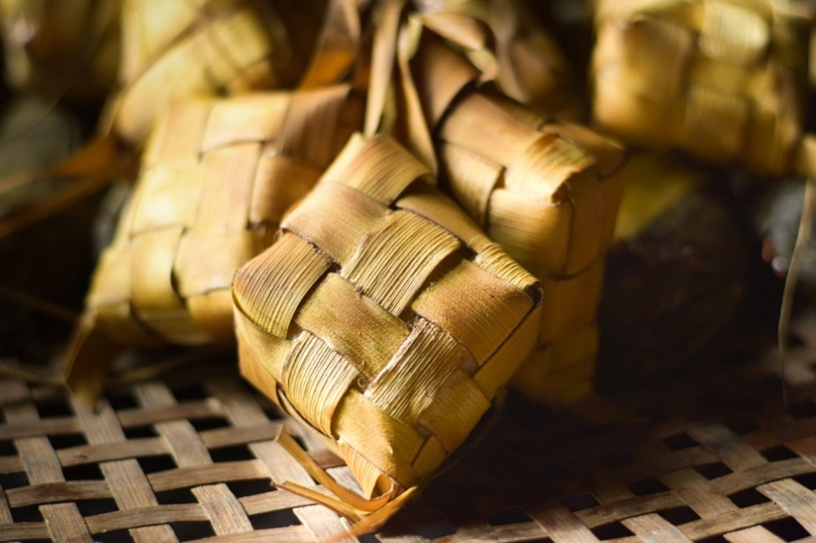 Cara Membuat Ketupat Lebaran yang Pulen dan Kenyal, Anti Gagal! Cara Membuat Ketupat Lebaran yang Pulen dan Kenyal, Anti Gagal!