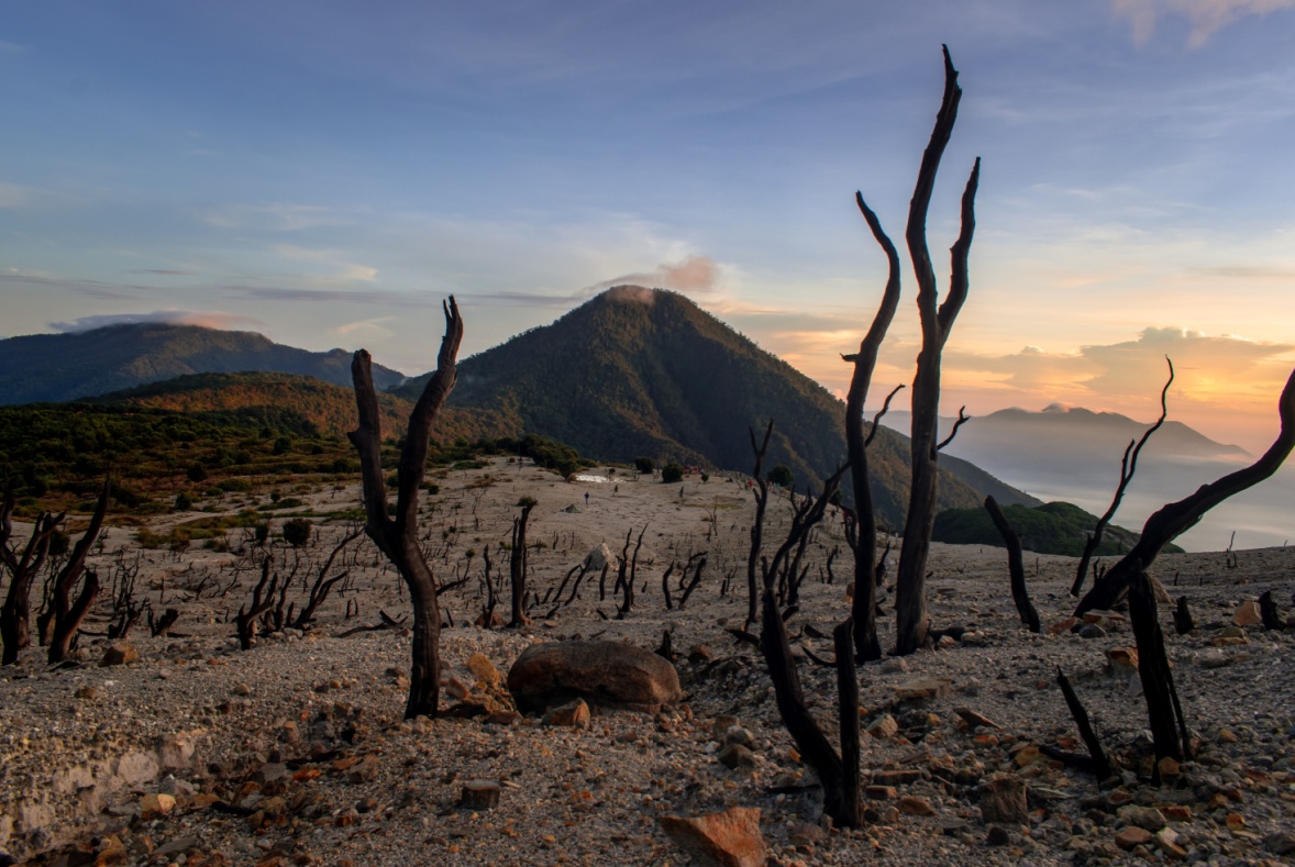wisata gunung papandayan di garut