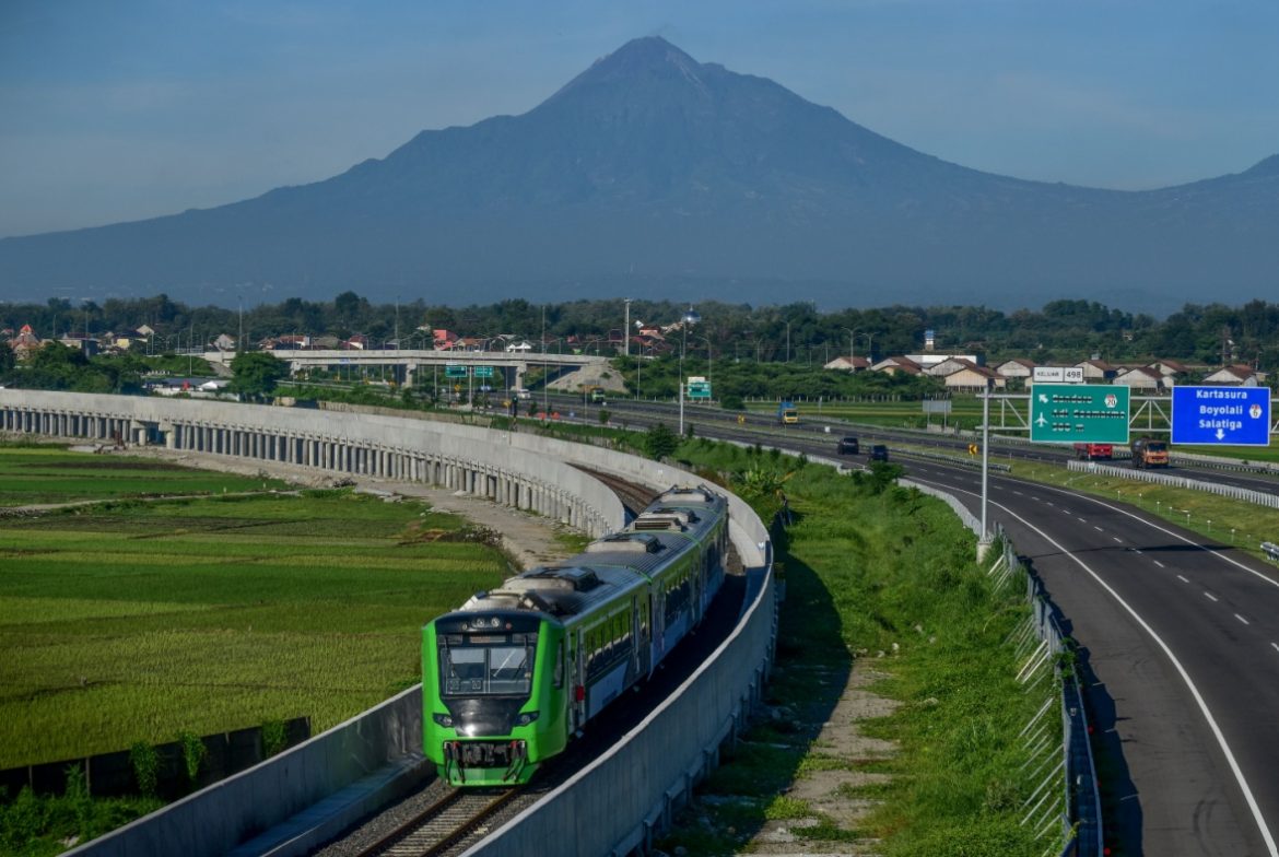 Bingung Pilih Kereta di Jogja? Ini Perbedaan Express dan Reguler yang Wajib Kamu Tahu