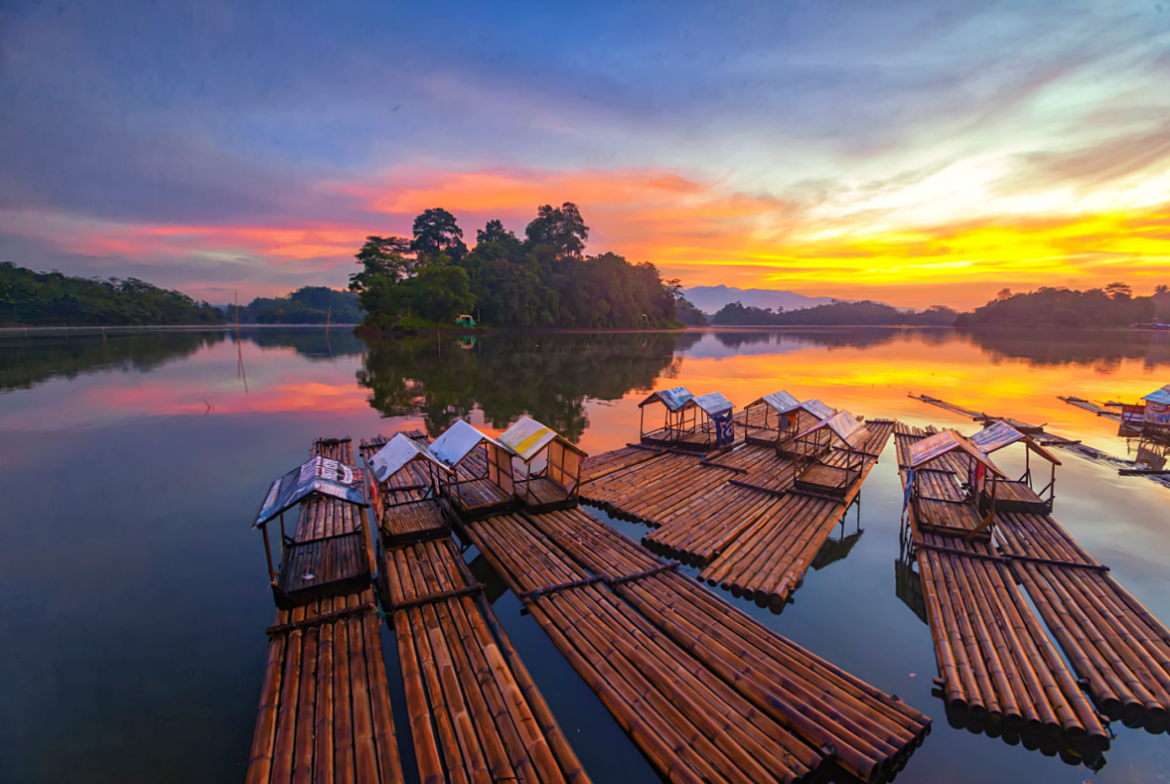 Liburan Keluarga di Tasikmalaya_ Ini Tempat Wisata yang Seru dan Edukatif Liburan Keluarga di Tasikmalaya? Ini Tempat Wisata yang Seru dan Edukatif