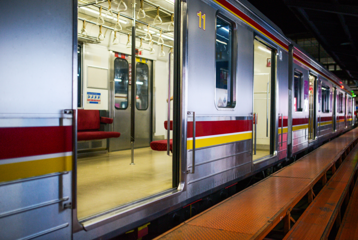 Naik KRL ke Tanjung Priok_ Ini Rute, Jadwal, dan Stasiun Transitnya Naik KRL ke Tanjung Priok? Ini Rute, Jadwal, dan Stasiun Transitnya