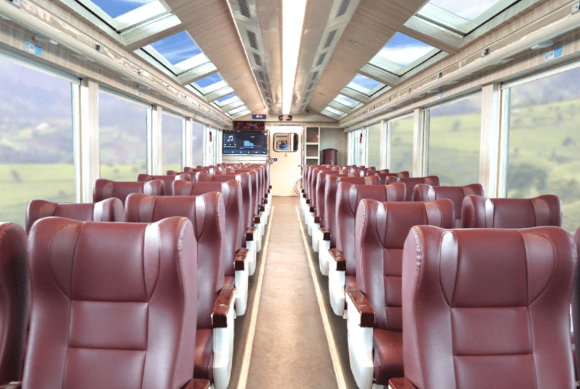 Naik Kereta Panoramic, Nikmati Perjalanan dengan View Jendela Lebar Super Estetik