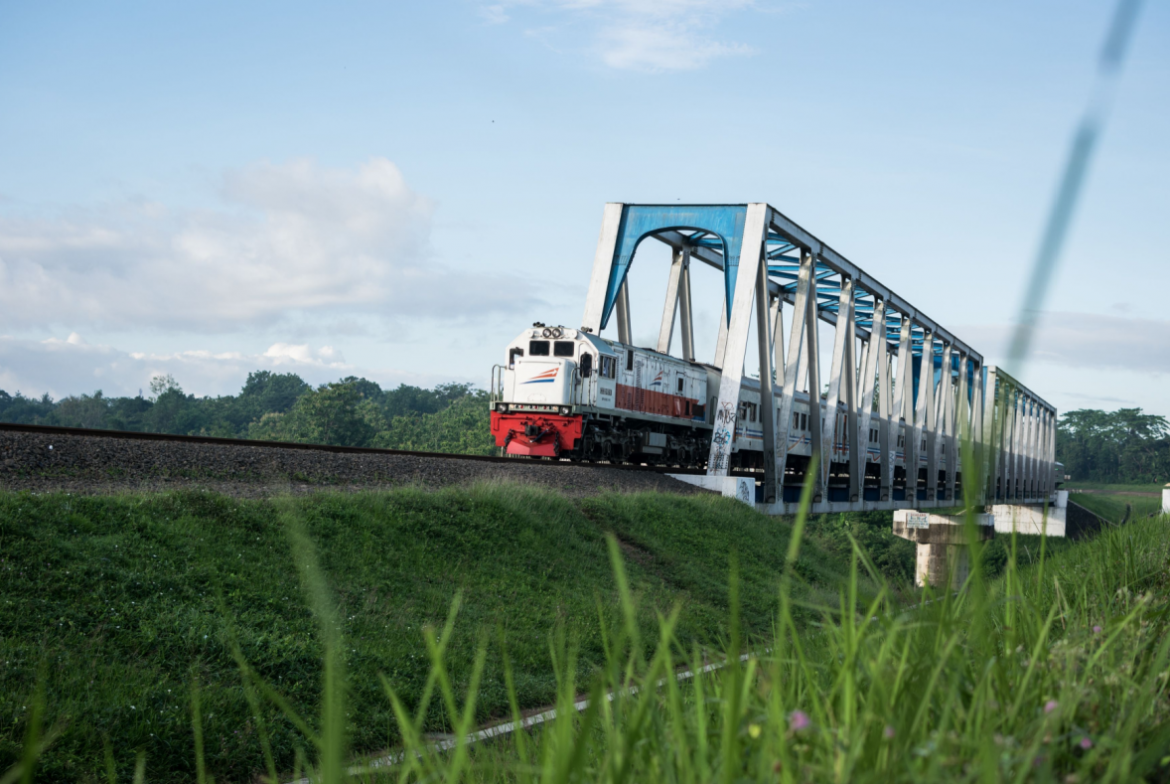 Panduan Naik Kereta ke Bandung_ Rute, Jadwal, dan Tips Perjalanan Panduan Naik Kereta ke Bandung: Rute, Jadwal, dan Tips Perjalanan