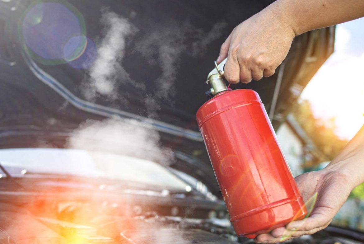 Penyebab Mobil Listrik Terbakar dan Cara Mencegahnya