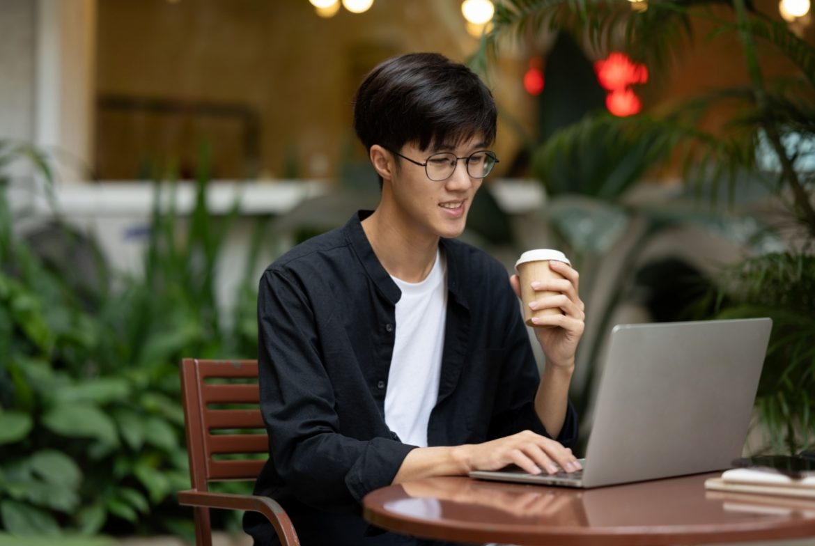 Situs Freelance Cocok untuk Desainer, Penulis, & Programmer di Indonesia