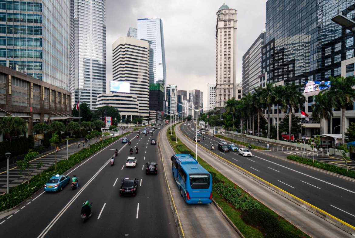 Rute Koridor 13: Akses ke Mall, Kampus, dan Perkantoran