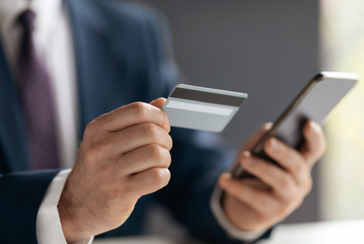 melunasi kartu kredit