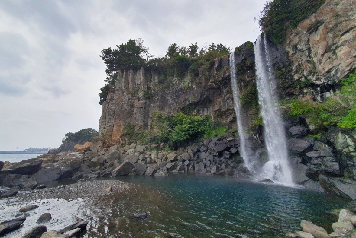 Air Terjun Cheonjiyeon