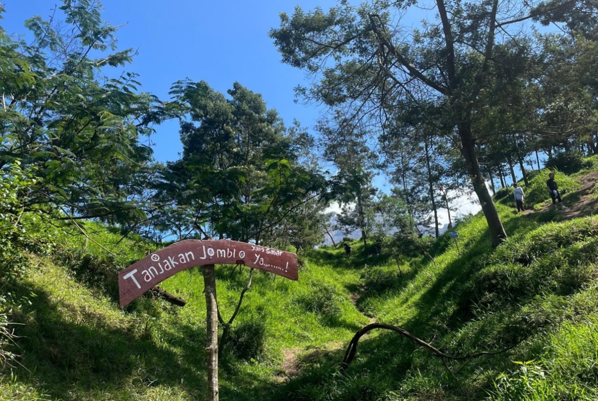 Obyek Wisata Deles Indah