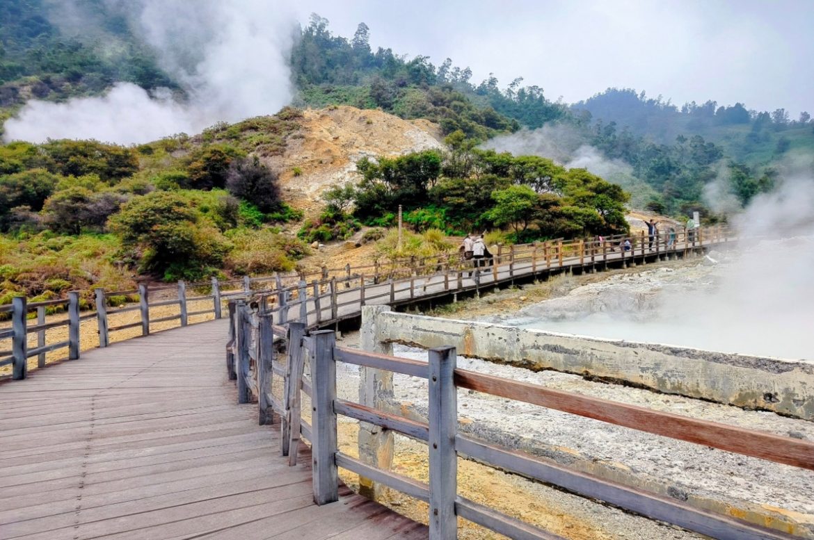 Kawah Sikidang Dieng: Daya Tarik dan Tips Liburan Aman