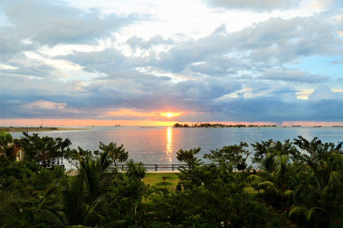 Pantai Losari Makassar, Wisata Ikonik untuk Menikmati Senja