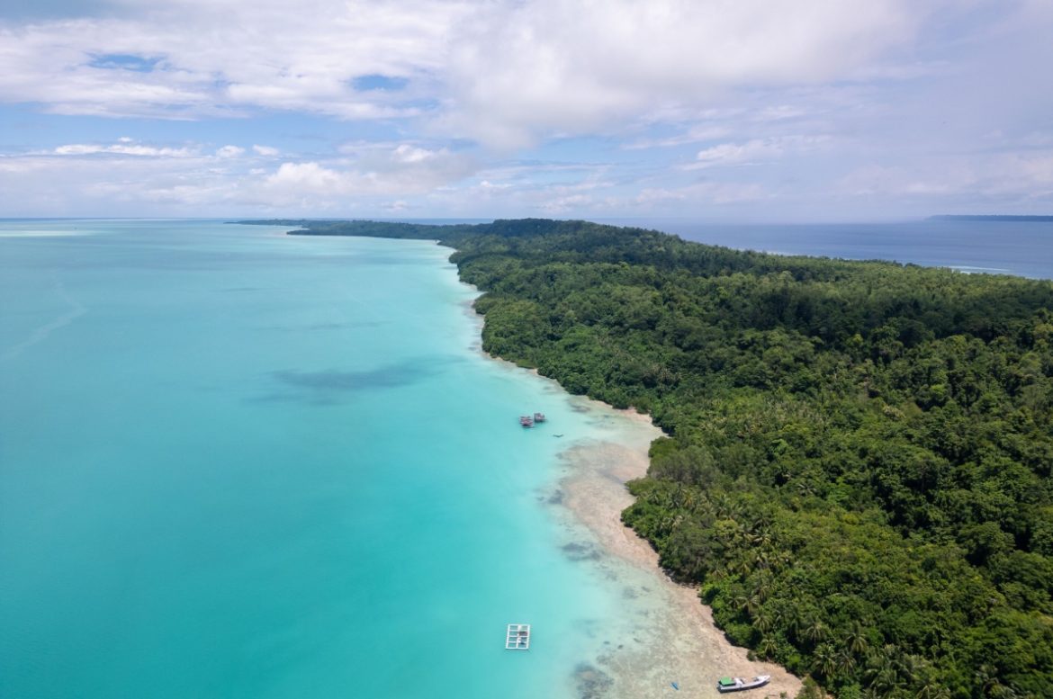 Pulau Maratua, Surga Laut Biru di Kalimantan Timur