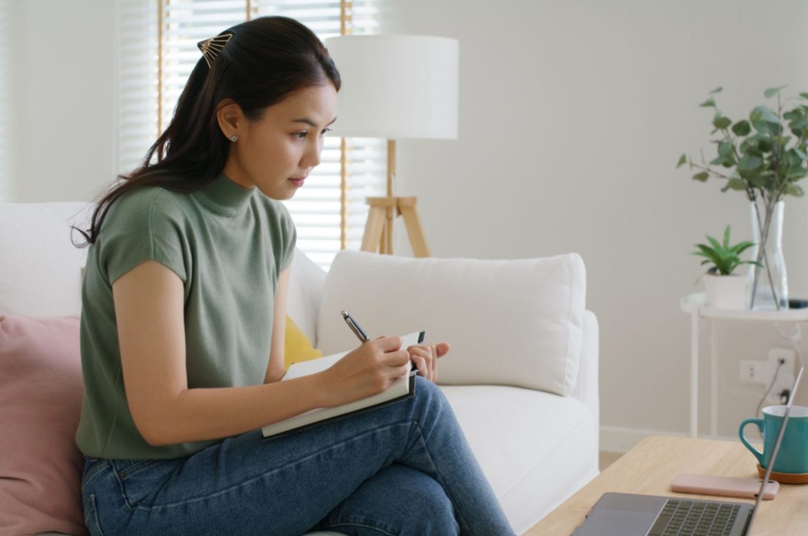 Gen Z Sandwich Generation: Cara Atur Uang agar Tetap Aman